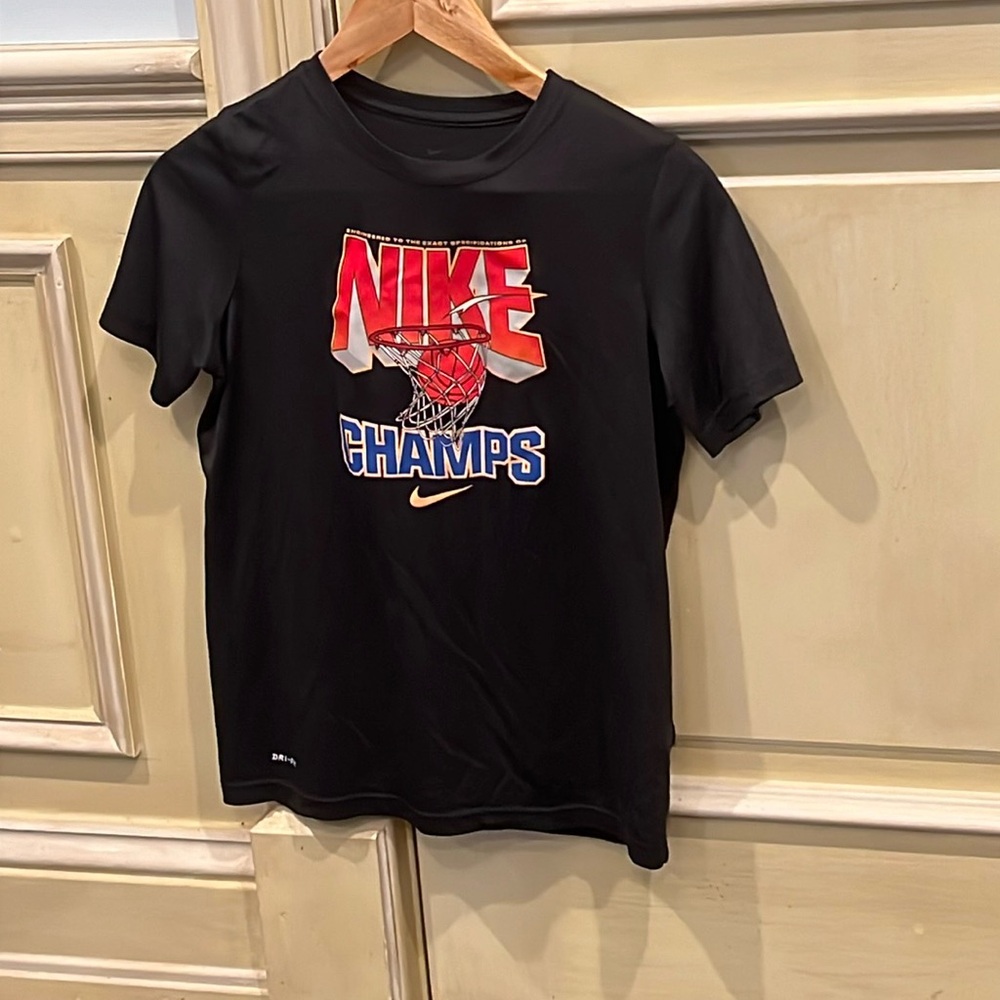Boys Black NIKE Top Size L